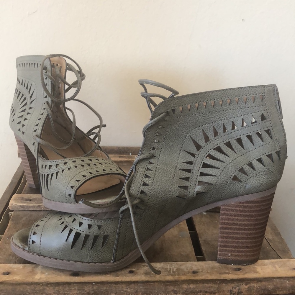 Women's Lace-Up Cutout Heeled Sandals - Olive